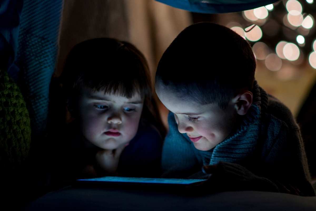 Pillow-fort.jpg Pillow-fort.jpg